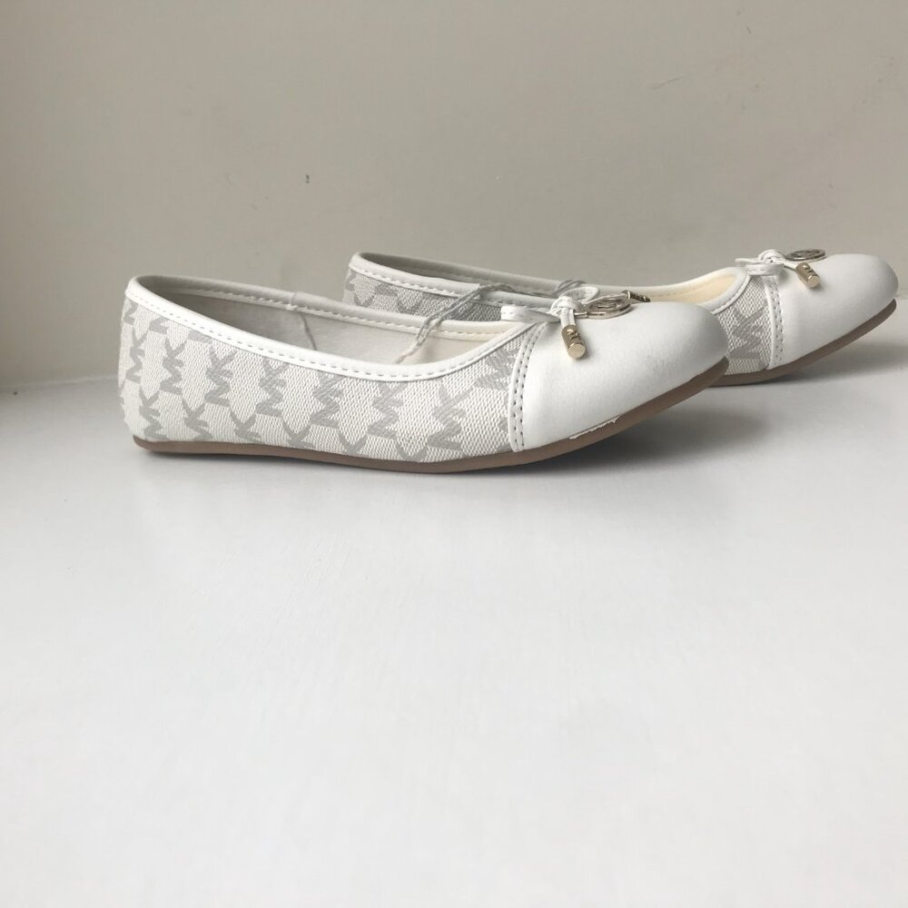 Chic Michael Kors slip on shoes for girls - Picture 3 of 8